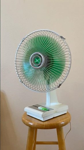 Quick Demonstration of Vintage Atomic Green Sears 12" Oscillating Fan #shorts