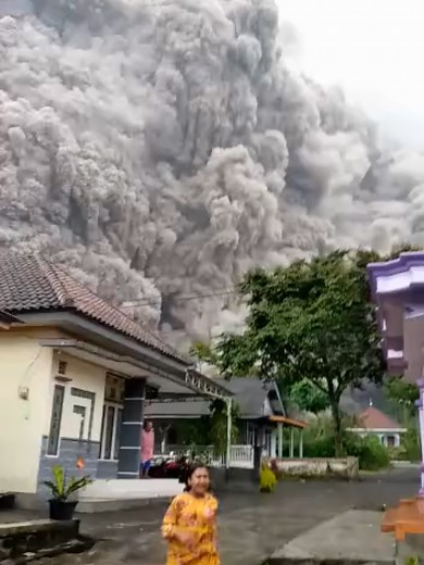 Erupsi Gunun g Semeru 19 November 2025