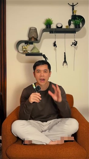 Follow @Jonathanwordsofwisdom for more!👀💡 I applied to 100 jobs in Canada and I wouldn’t use Linkedin or Indeed 👀💡 Here are the sites I’d use instead 👇 1. @jobbank_ — 62k roles plus tools, quizzes, and resources from the Government of Canada 2. Job Search Hub — I built this site separately from @jobboardai where there’s articles on how to land a job from Canada, with tips ranging from resume, interview, and networkings strategies 3. Eluta — This has thousands of jobs, ranging from Bookkeepe