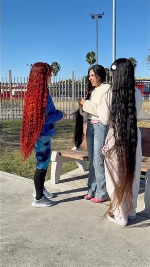 Cree que tiene el cabello largo 💀