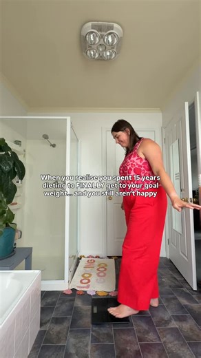 Jemma Rose | Body Image & Confidence Speaker, Coach & Trainer on Instagram: "I can still remember the exact moment when I realised that I’d been lied to. I finally had my goal body - I’d reached the weight I’d always dreamed of being - but I was more miserable than ever. I had been taught that when I got this body, I would be happy, confident and I would love myself. But that’s not what happened… Instead, I was anxious, depressed, constantly panicking about regaining weight, and felt more at war