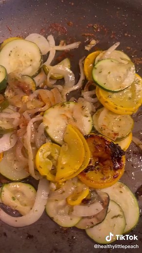 My family’s favorite side dish! #ranch #veggies #healthyrecipes #familyrecipes #sidedishrecipe #healthy #zucchini #squash @healthylittlepeach (ranch seasoning)