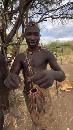 Hadzabe bushmen make beautiful decorations that visitors can buy for memories of Hadzabe 😍