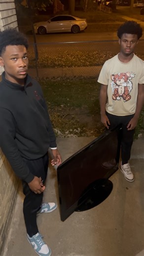 1.7M views · 24K reactions | My son and nephew tried to sell a plasma tv to a blood bank!! 臘‍♂️ | Myron Jewell | Facebook