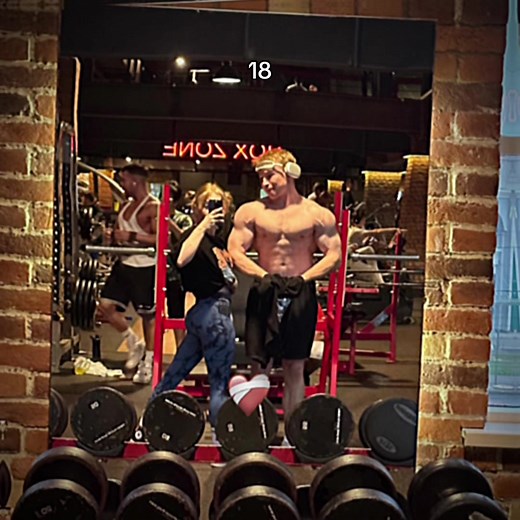 Engaging Gym Workout Images Featuring Male Athletes