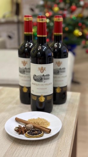 Glühwein - mulled wine - for the cold days! 😉 Wir wünschen Dir und Deiner Familie schöne Weihnachten und ein gesundes, frohes neues Jahr! Bis bald! Luzi & Johannes | Your German Teacher