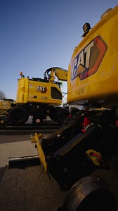 12K views · 177 reactions | Next Gen, next Level  Der brandneue Zweiwegebagger Cat M323 bietet Antriebs- und Heckvarianten für jeden Bedarf. Ready für den modernen Bahnbau!  Weitere Highlights: ✔️ Bodenbetankung für mehr Sicherheit ✔️ Mehr Stauraum für dein Equipment ✔️ 360° Kamera für volle Rundumsicht #catrailpower #zeppelinbaumaschinen #caterpillar #cat #bauma2025 #bauma | Zeppelin Cat | Facebook