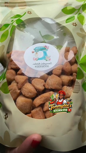 Let me advertise my crunchy goodness today 😂😂😂😂😂😂😂😂😂😂😂. You see this your kitchen lover! She’s a odogwu kitchen lover no cap 🧢., I mean no 🧢. Ability is different from passion👌💪💪. This is your kitchen lover in real life 😂😂😂😂😂. A full time entrepreneur A full time mom/wife A full time business guru A full time kitchen lover A full time paparazzi mama You want some yummy goodness at the table for dessert this Eid celebration? Reach out to @temmydee’s kitchen We got you covered