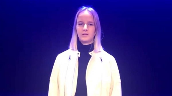 Dobos Attila lánya, Mercédesz dalt énekelt elhunyt édesapjáról