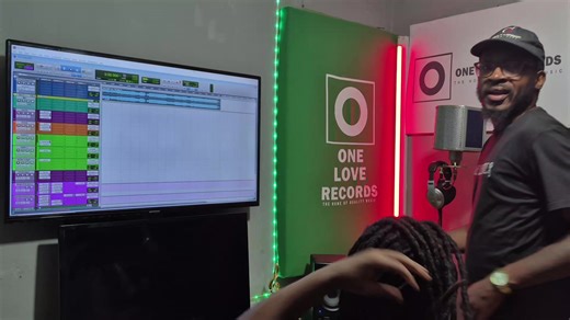 There is no genius without a touch of madness.😁 Creativity requires breaking norms. A perfectly sane mind follows rules, but a genius breaks them.💡 innovation comes from a slightly chaotic mental state. To see what others cannot, one must be willing to step outside conventional sanity.👑 #changeyourmindset #changeyourlife #HDK #rocnation