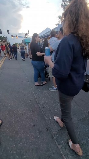 🎨✨ First Friday is THIS Friday (August 2nd)! ✨🎨 Looking for fun, art, and local vibes to kick off your weekend? Denver’s First Friday Art Walks are where it's at—galleries, music, food trucks, and community energy all rolled into one unforgettable night. And it’s happening in more than one place 👇 📍 Santa Fe Arts District – The OG Art Walk Dozens of galleries street performers Latinx culture 👉 Don't miss: Spark Gallery El Noa Noa for dinner & margs 📍 RiNo Art District – Street art meets hi