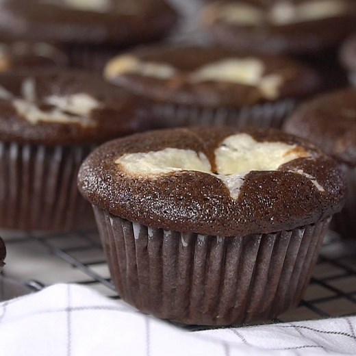 14M views · 85K reactions | RECIPE ➡️: https://iambaker.net/black-bottom-cupcakes/ I am OBSESSED with this classic cupcake... that has been kicked up a notch! So good! | I am baker | Facebook