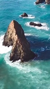Soar above the breathtaking Mendocino coastline 🦅 🌊 Where stone formations rise up from the deep blue sea, slowly etched away over the years to create this amazing beauty. Spectacular videography @adventurousdrone | Visit Mendocino County