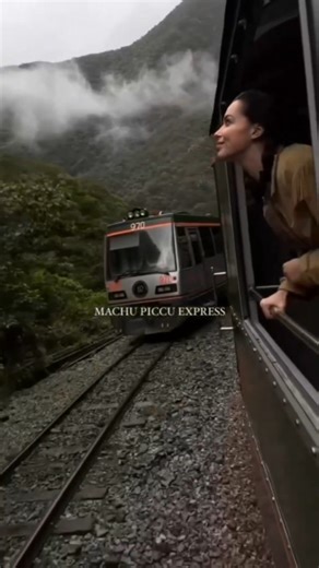 Travel to Machu Picchu in style!🇵🇪😍 Enjoy your unforgettable train ride to Machu Picchu passing spectacular landscapes and cute Andean villages.🤩 Click the link in our bio to get inspired by our Machu Picchu tours!📲 | Altitude Peru