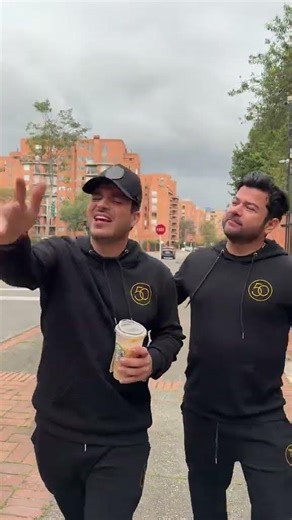 No me deja ser feliz el @calibre50juan #calibre50 #comoanilloaldedo #shorts