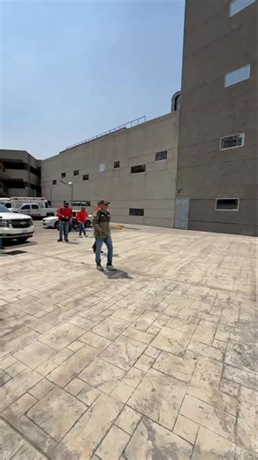 SENIAT on Instagram: "¡COMPROMETIDOS CON VENEZUELA! 🇻🇪❤️ Cada sede del @seniat_oficial garantiza eficiencia y calidad de servicio. Cada servidor público hoy más que nunca reafirma su compromiso con el desarrollo de la Nación y contribuye a consolidar la felicidad de nuestro Pueblo bajo el liderazgo de la Presidenta Encargada Delcy Rodríguez (@delcyrodriguezv). ¡Nosotros Siempre Venceremos!"