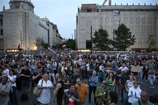 Mass protest in Budapest: Tens of thousands rally against Orbán government – PHOTOS, VIDEOS