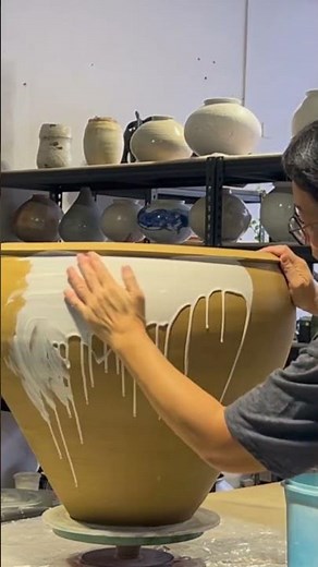 The beauty of ceramic art is demonstrated through the use of the powder-green technique