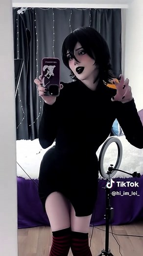 Mavis Cosplay: Embrace the Gothic Vibe