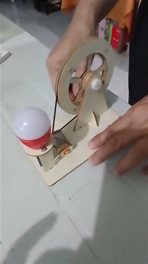 Spin, Generate & Power up!Simple generator converts Mechnical to electrical energy #SimpleGenerator