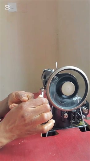 easy way to wind threads onto a bobbin. #fashion #tutorials #machinehacks