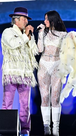 1.9K views | Dua Lipa shocks fans by bringing 90s singer on stage | Fabulous | Facebook