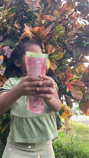 Smth wrong with this little girl yes😂😂😂😂😂😂 | little kid arguing at the park