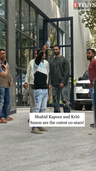 11K views · 43 reactions | Wait for Kriti Sanon and Shahid Kapoor's fun banter! #KritiSanon #ShahidKapoor #Banter #TeriBaatonMeinAisaUljhaJiya #etimes | ETimes | Facebook