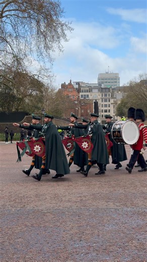 Pipes and Drums of the Irish Guards 🥁💂