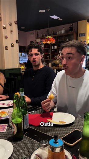 Probando comida dominicana con amigos por primera vez