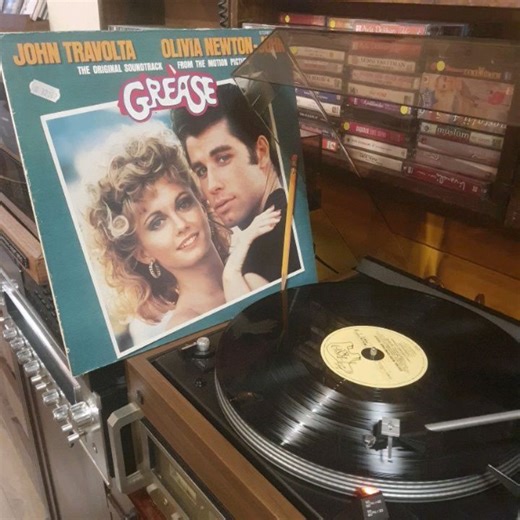 ALP PLAK on Instagram: "GREASE - SOUNDTRACK 1978 Almanya Baskı 2 Plak, Açılır kapak Orijinal insert Plaklar 8,5 Kapak 8 Fiyat 1.850 TL A1 Frankie Valli– Grease A2 John Travolta / Olivia Newton-John– Summer Nights A3 Olivia Newton-John– Hopelessly Devoted To You A4 John Travolta / Olivia Newton-John– You're The One That I Want A5 John Travolta– Sandy B1 Frankie Avalon– Beauty School Drop-Out B2 Stockard Channing– Look At Me, I'm Sandra Dee B3 John Travolta– Greased Lightnin' B4 Cindy Bullens– It'