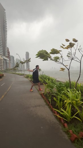The earth is talking my dad #theearth #mj #whataboutus #weather #cartagena