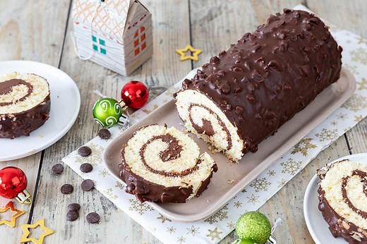 Bûche de Noël au chocolat noir, glaçage rocher façon Cyril Lignac - Recettes de cuisine Ôdélices