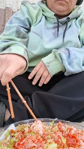 Lunch break eating a sushi bowl #myworkday #momof9