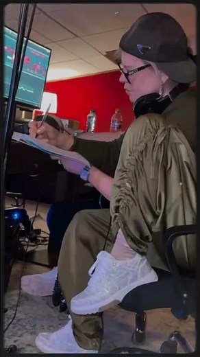 Muzica noua în curând! Studio time! 🎹