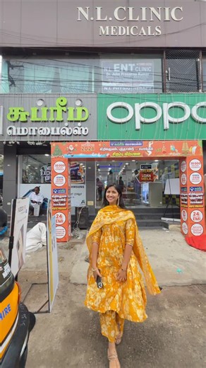 Sara Nareen on Instagram: "Ithu rombha nalla iruke😃… Redmi Note 15 @suprememobiles #saranareen #shopping #chennai #mobile"