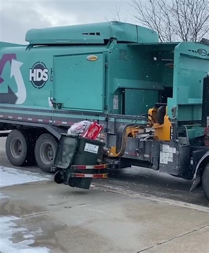 Autocar ACX Labrie Helping Hand Recycle Truck