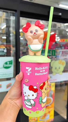 ของกินในเซเว่น on Instagram: "โยกย้ายส่ายสะโพกโยกย้ายบั้นท้ายโยกย้าน โย่ว แก้วเฮลโลคิตตี้และน้องเนย มอคค่าครั้นช์ น่ารักเว่อร์ ส่ายตัวได้ด้วย #ของกินในเซเว่น ##รีวิวเซเว่น #เฮลโลคิตตี้และน้องเนย #เซเว่น #allcafe"