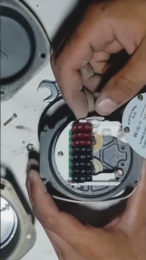 What’s Inside a Gas Meter? 😱 #gasMeter #gasMeterInside #howItWorks #satisfying #curious #tools