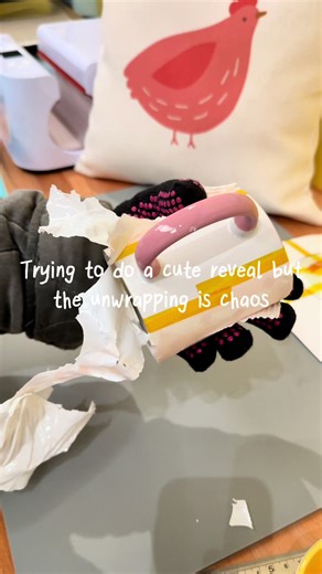 It might be annoying but it’s always worth it for the reveal 🤩 and what’s crafting without a little chaos? Look at them colours and how perfect it’s sublimated 🙌 #dyesublimation #sublimationtips #sublimationblanks