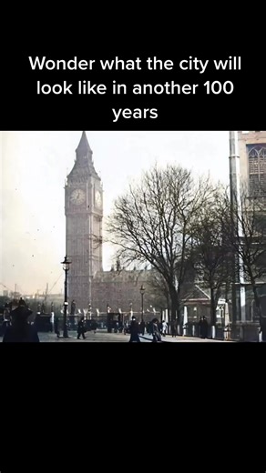 London in 1922. People go about their daily lives. Many of the buildings still stand, but sadly not the people. #london #vintage #old #uk