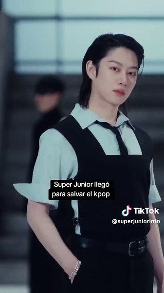 ✨Super Junior lanzara el 08 de julio a las 6PM (KST), Express Mode 🗣🗣 en todas las plataformas. Tiene muchos extractos que evocan a mvs pasados, pero con un toque actual, suju viene a sacudir la industriaaa 🔥🔥😌🤌 #슈퍼주니어 #SUPERJUNIOR #LEETEUK #이특 #SHINDONG #신동 #SIWON #시원 #예성 #YESUNG #DONGHAE #동해 #EUNHYUK #은혁 #희철 #HEECHUL #RYEOWOOK #려욱 #규현 #KYUHYUN #SUPERSHOW #SUPERSHOW10 #20th_Anniversary_TOUR #SuperJunior25 #kpop #suju #fyp #comeback