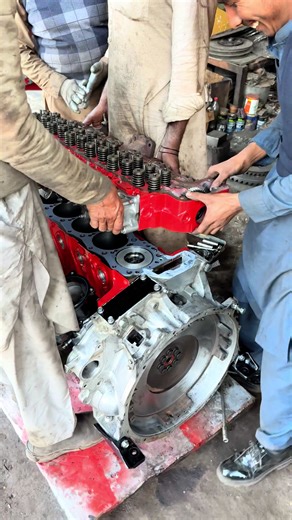 Fitting a Diesel Engine Cylinder Head Tips