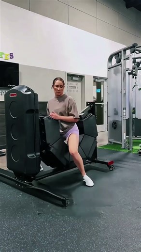 The girl doesn't know how to use this exercise machine