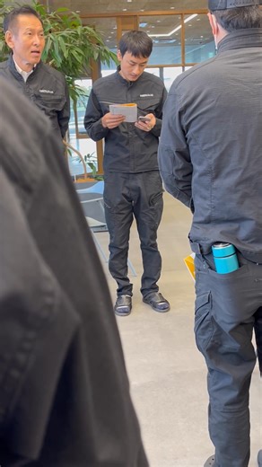 ở nhà thì quát vk lườm vk kinh lắm. rảnh thì ngồi lướt gái mặc bikini . can tội không học | Kiều Hoa BeautySpa