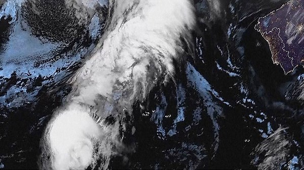 Hurrikan rast auf Urlaubsinseln zu: Unwetterwarnungen auf den Azoren