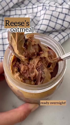 Delicious Reese's Peanut Butter Cup Overnight Oats Recipe