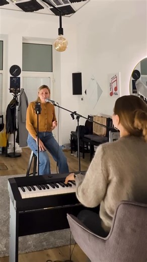 Вокальная студия | Братислава | 12 ноября. До новой волны популярности Алексея @khlestov 11 дней. В далекой Словакии две беларуски в эмиграции разучивают «Ответь мне... | Instagram