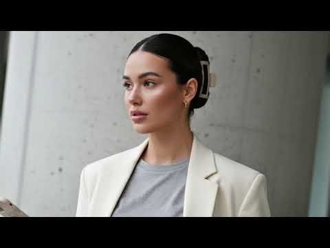 "Windows 95 Invented the 'Clean Girl' Aesthetic"