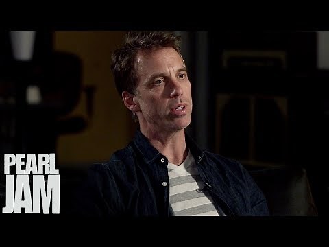 Pearl Jam & Portlandia's Carrie Brownstein FULL LENGTH Interview - Lightning Bolt